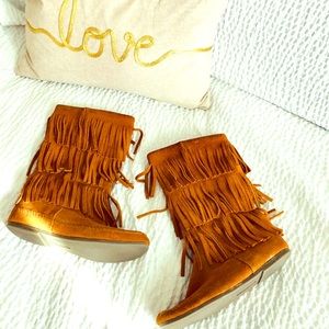 Minnetonka 3 tier fringe size 9